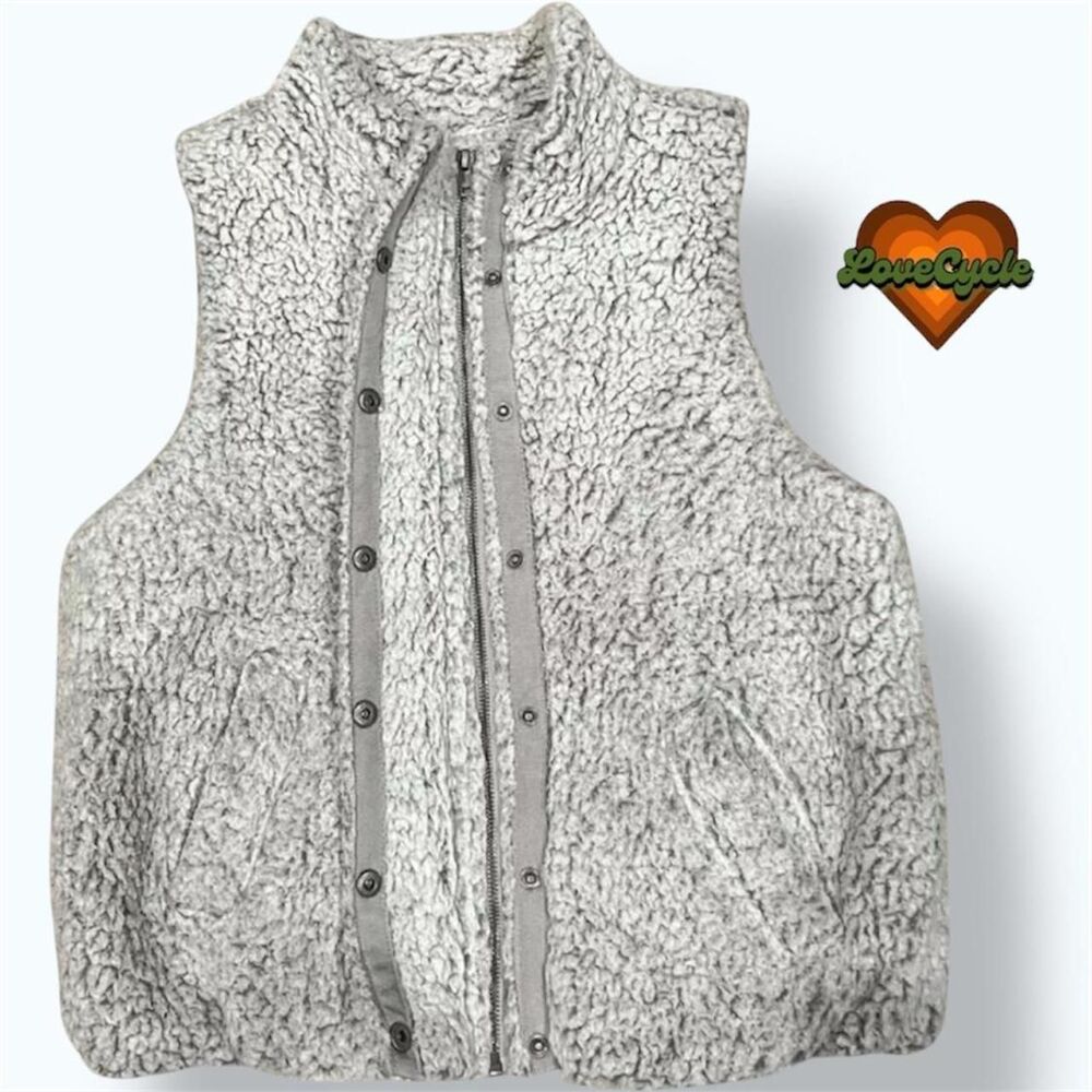 Women’s Gray Sherpa Vest – Miami (Francesca’s) – Size Small